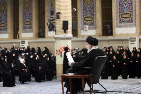 رهبر انقلاب: نباید کسانی که حجاب ضعیف دارند را متهم کرد