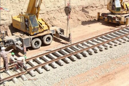 عملیات اجرایی راه آهن شلمچه-بصره با حضور مقامات ایران و عراق آغاز می شود
