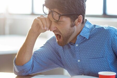 چرا خمیازه به دیگران سرایت می‌کند؟
