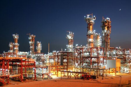 گام بلند قرارگاه سازندگی خاتم الانبیا برای خودکفایی بنزین